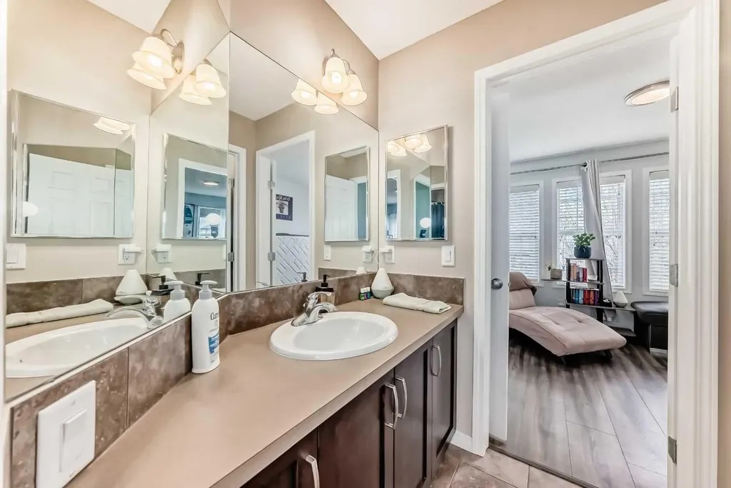 485 Cimarron Boulevard Okotoks AB T1S 0J6