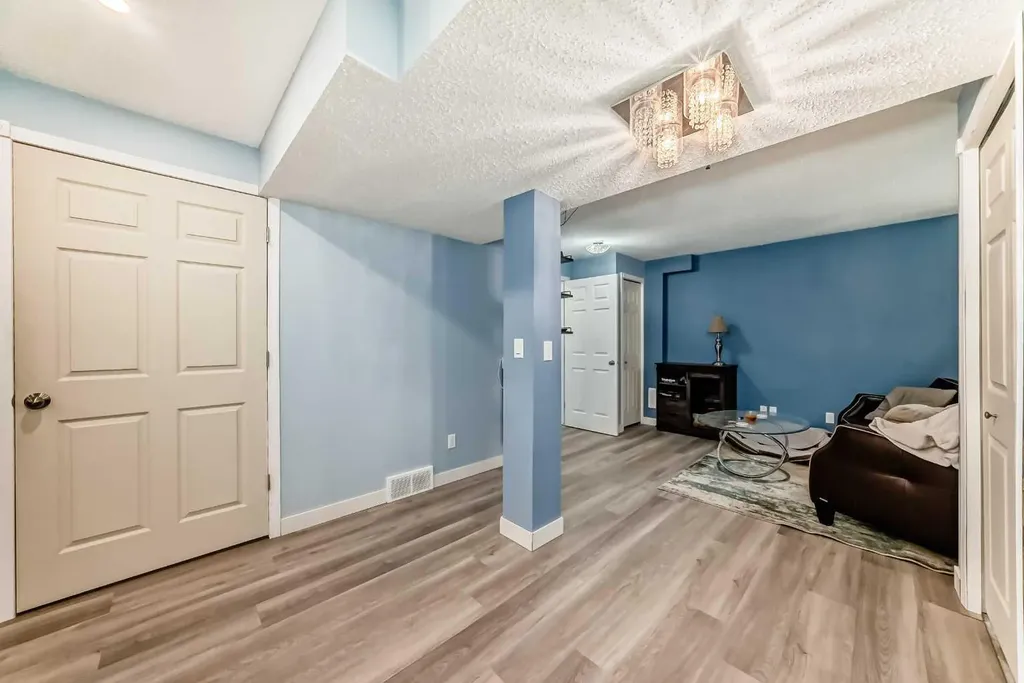 485 Cimarron Boulevard Okotoks AB T1S 0J6