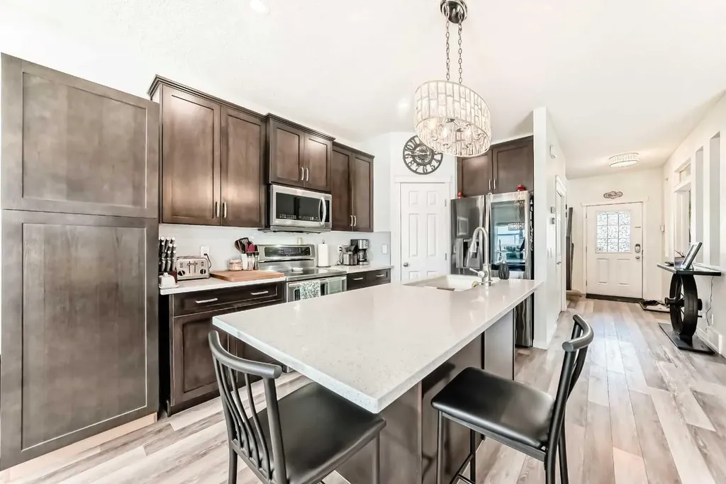 485 Cimarron Boulevard Okotoks AB T1S 0J6