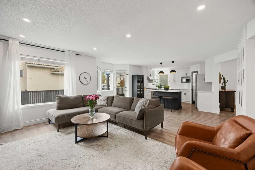 116 Cove Road Chestermere AB T1X 1E4