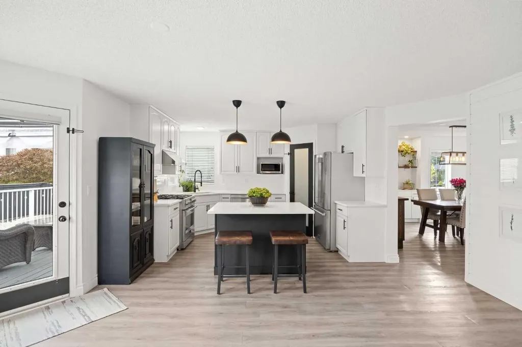 116 Cove Road Chestermere AB T1X 1E4