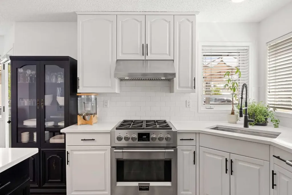 116 Cove Road Chestermere AB T1X 1E4