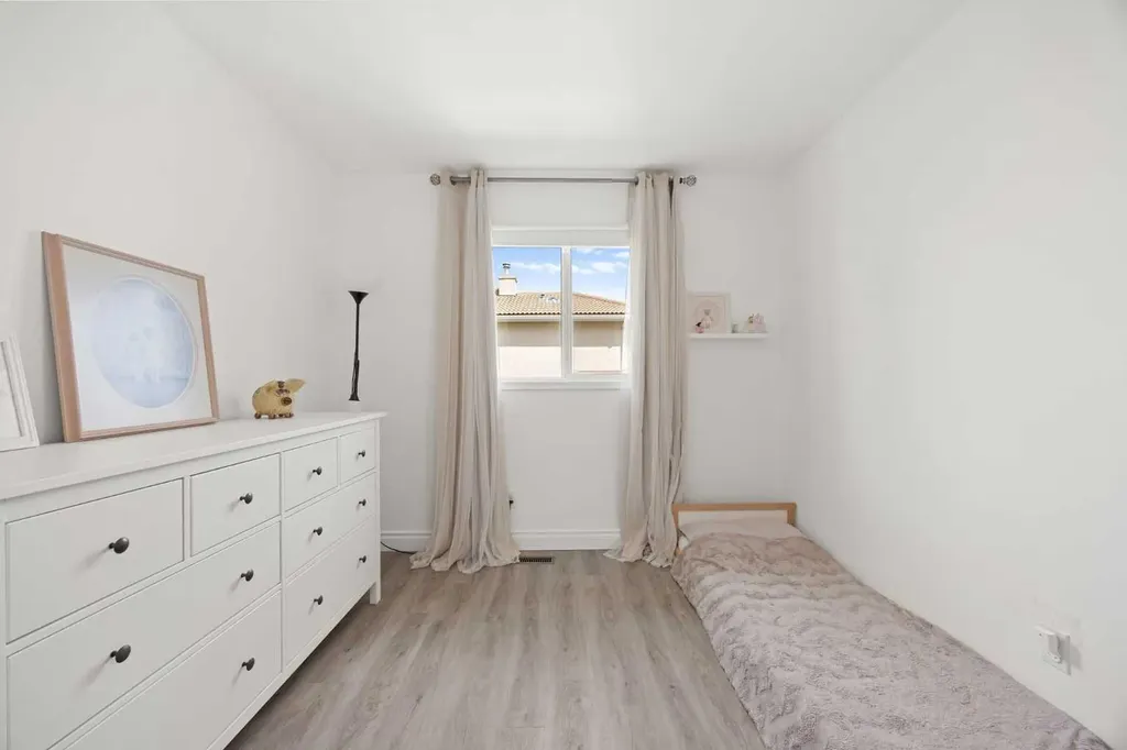 116 Cove Road Chestermere AB T1X 1E4