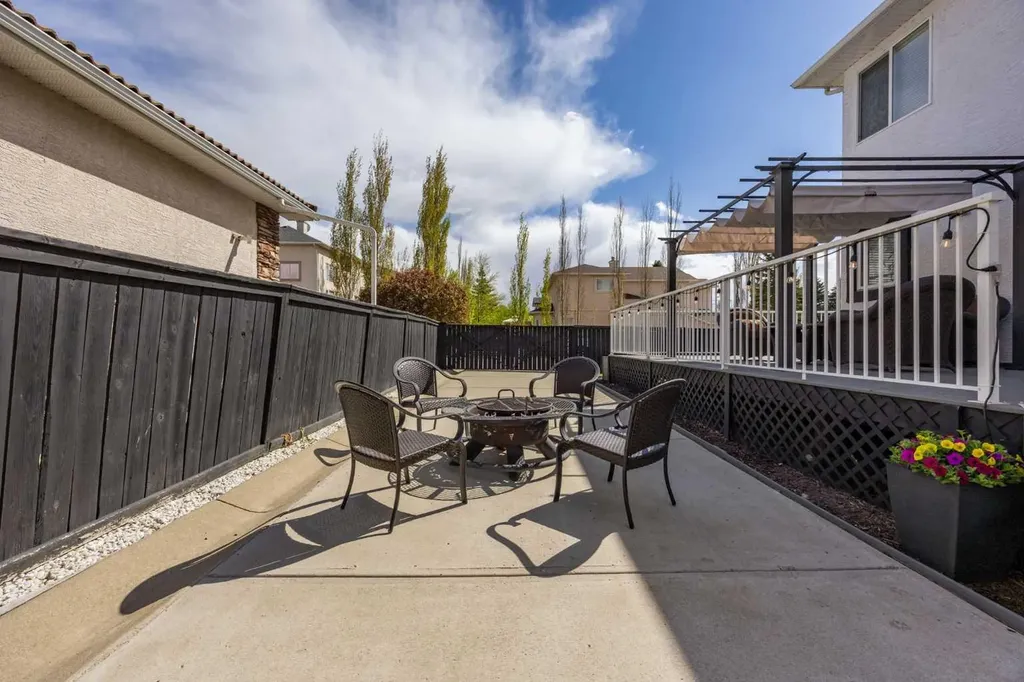 116 Cove Road Chestermere AB T1X 1E4