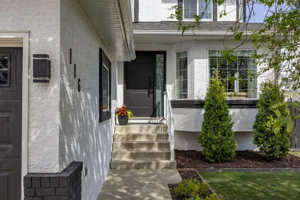 116 Cove Road Chestermere AB T1X 1E4