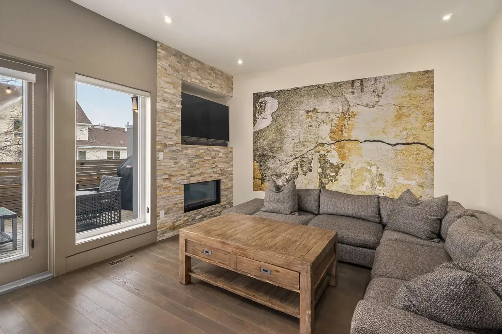 1826 37 Avenue SW Calgary AB T3E 3A3