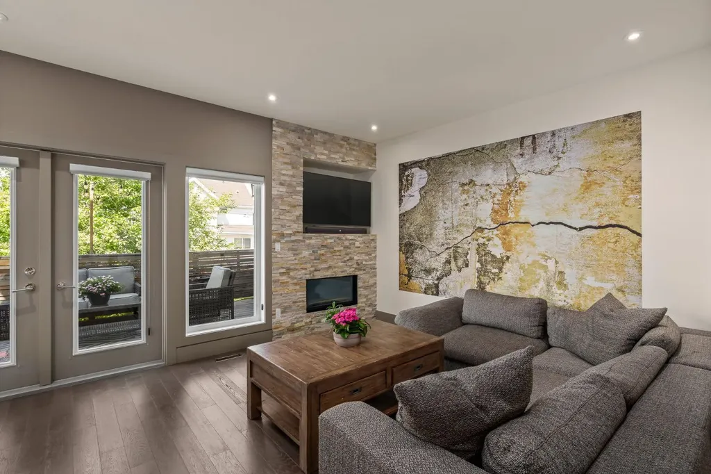 1826 37 Avenue SW Calgary AB T3E 3A3