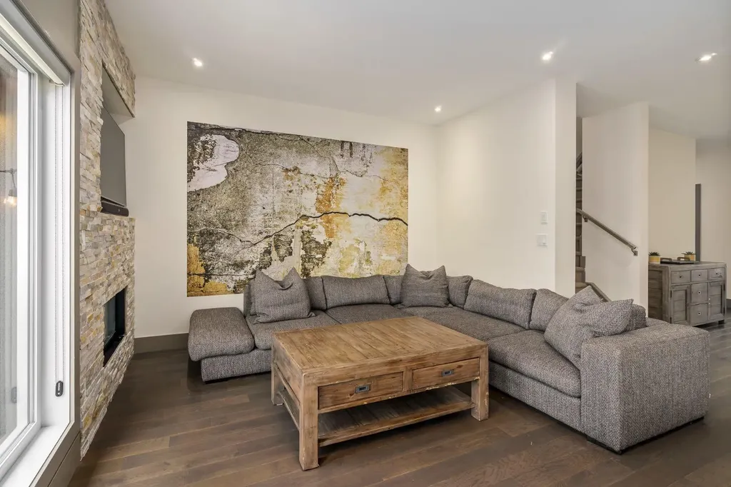 1826 37 Avenue SW Calgary AB T3E 3A3