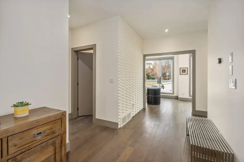 1826 37 Avenue SW Calgary AB T3E 3A3