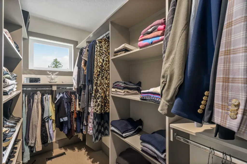 1826 37 Avenue SW Calgary AB T3E 3A3