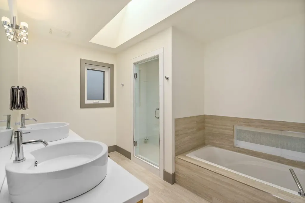 1826 37 Avenue SW Calgary AB T3E 3A3