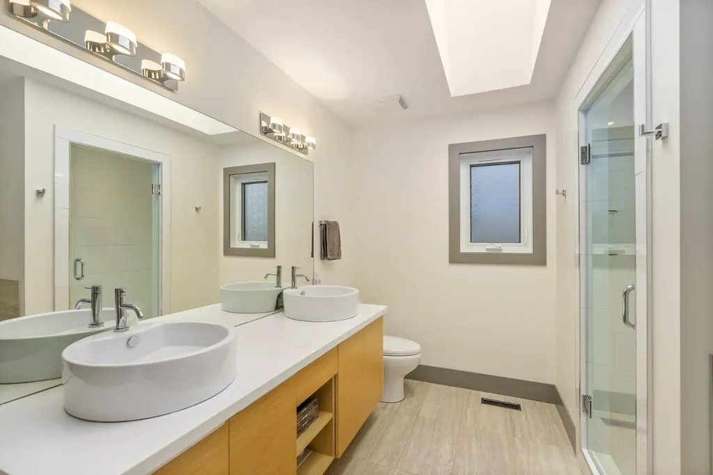 1826 37 Avenue SW Calgary AB T3E 3A3