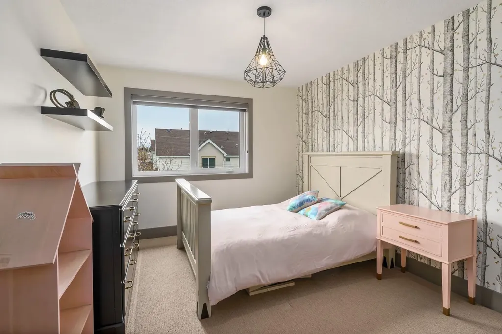 1826 37 Avenue SW Calgary AB T3E 3A3