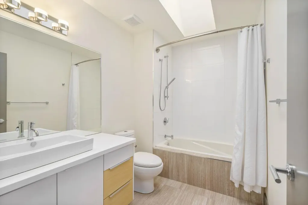 1826 37 Avenue SW Calgary AB T3E 3A3