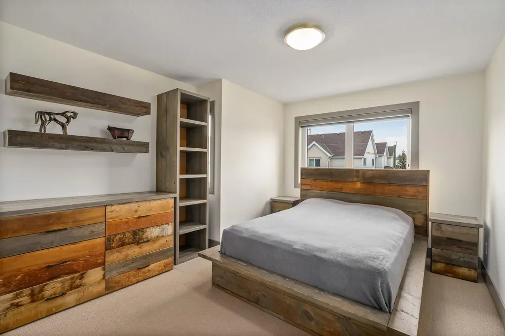 1826 37 Avenue SW Calgary AB T3E 3A3