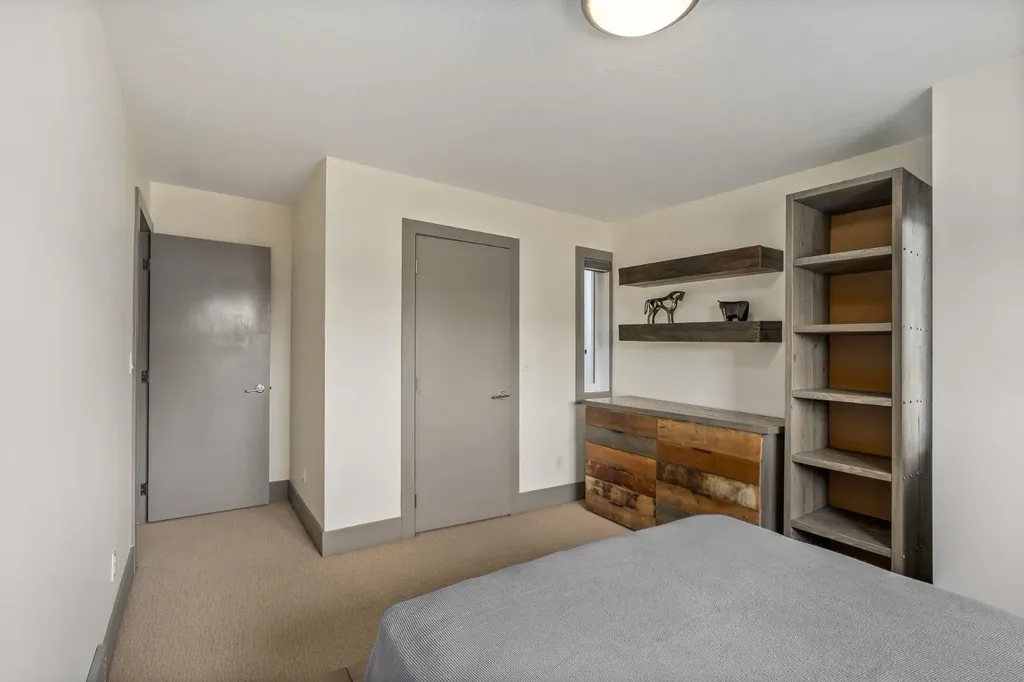 1826 37 Avenue SW Calgary AB T3E 3A3