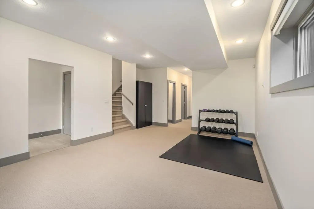 1826 37 Avenue SW Calgary AB T3E 3A3