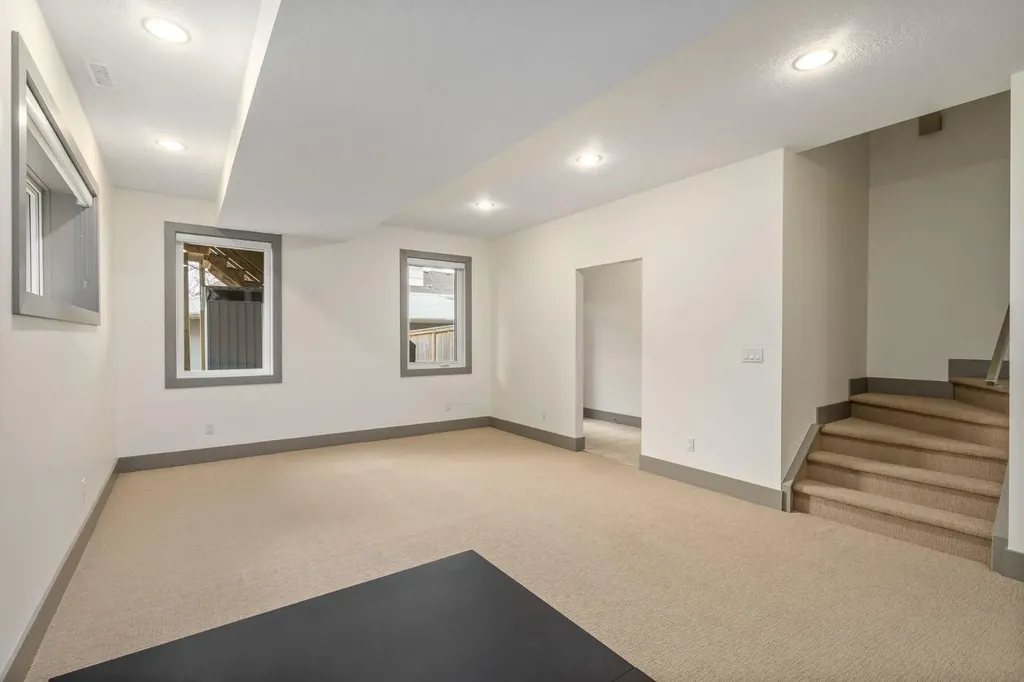 1826 37 Avenue SW Calgary AB T3E 3A3