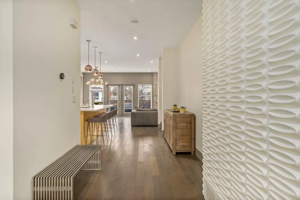 1826 37 Avenue SW Calgary AB T3E 3A3