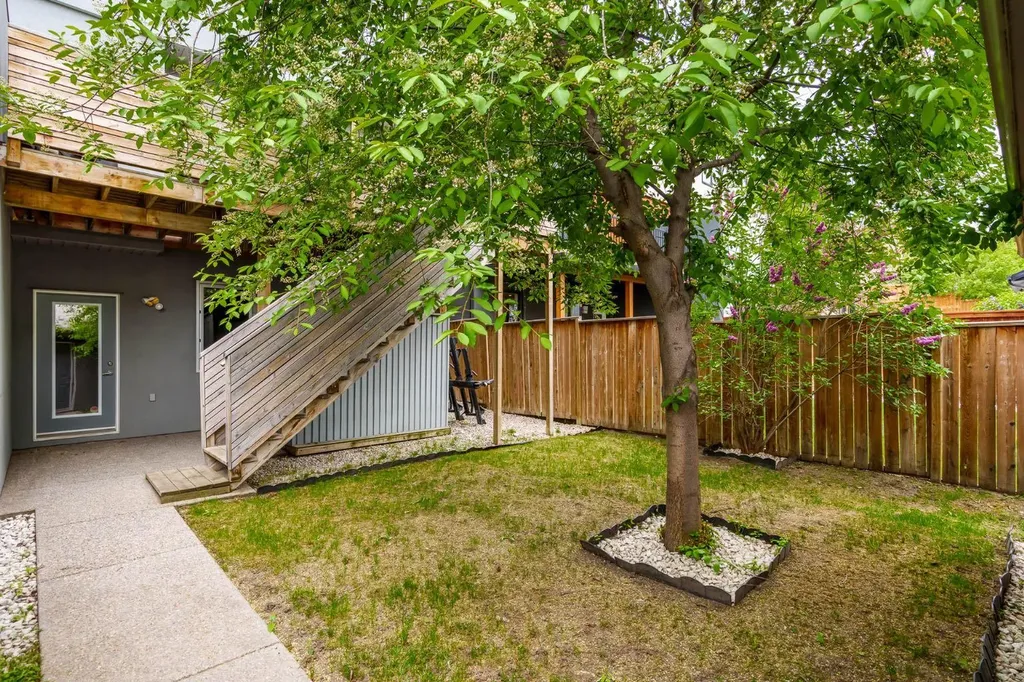 1826 37 Avenue SW Calgary AB T3E 3A3