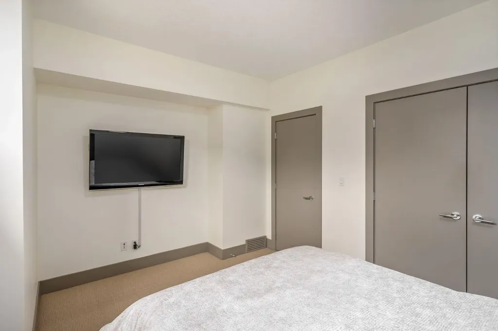 1826 37 Avenue SW Calgary AB T3E 3A3