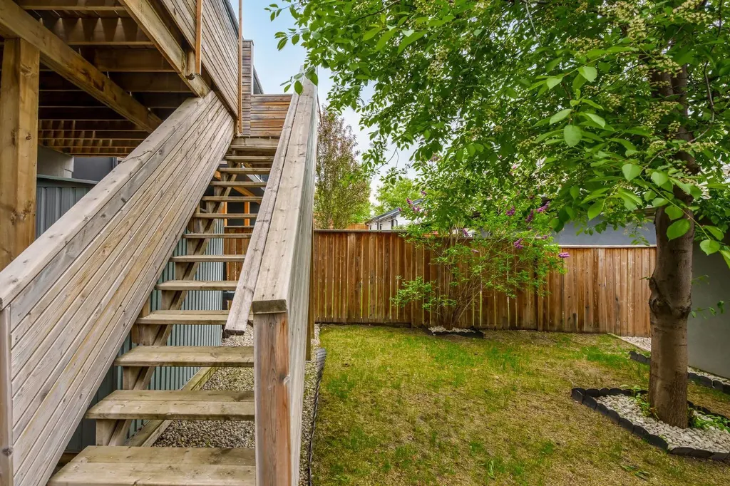1826 37 Avenue SW Calgary AB T3E 3A3