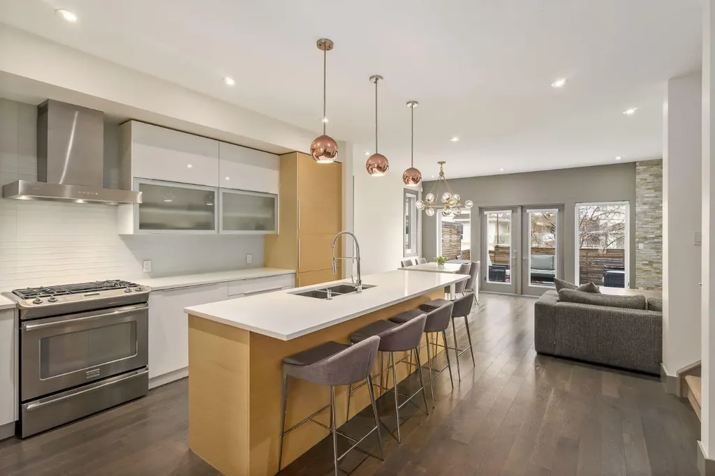1826 37 Avenue SW Calgary AB T3E 3A3