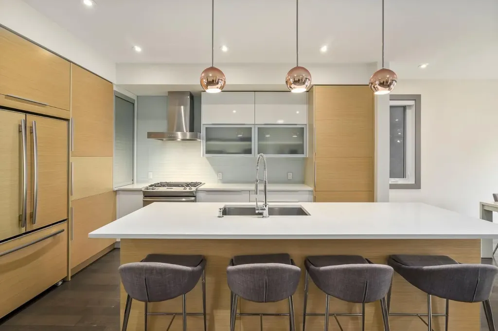 1826 37 Avenue SW Calgary AB T3E 3A3