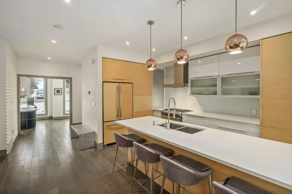 1826 37 Avenue SW Calgary AB T3E 3A3