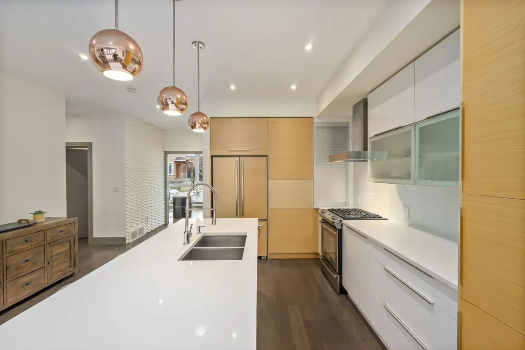 1826 37 Avenue SW Calgary AB T3E 3A3