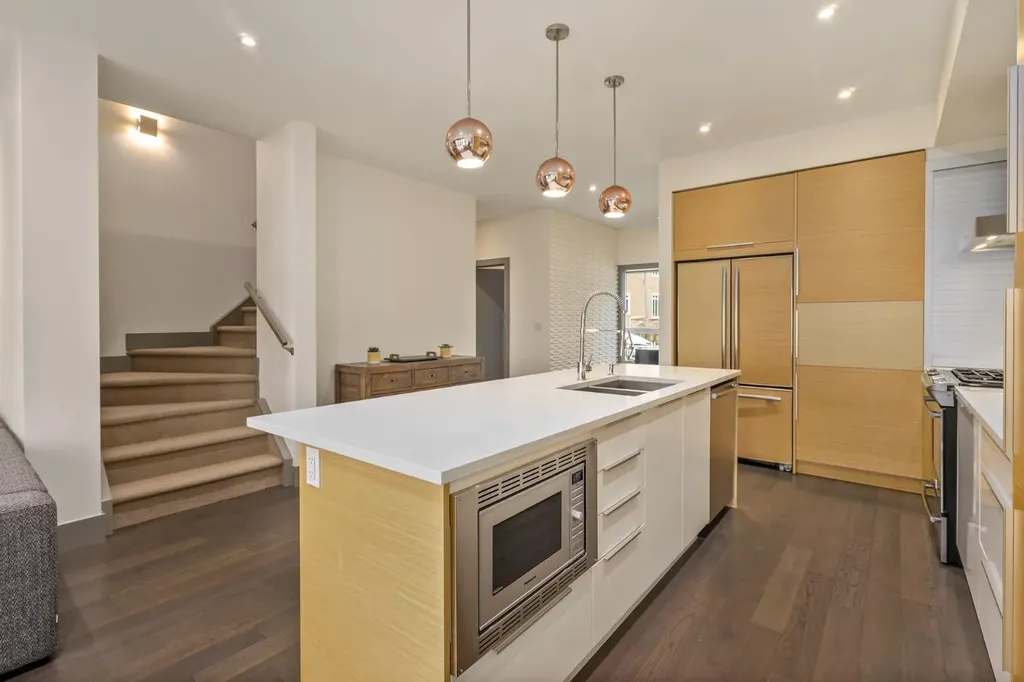 1826 37 Avenue SW Calgary AB T3E 3A3