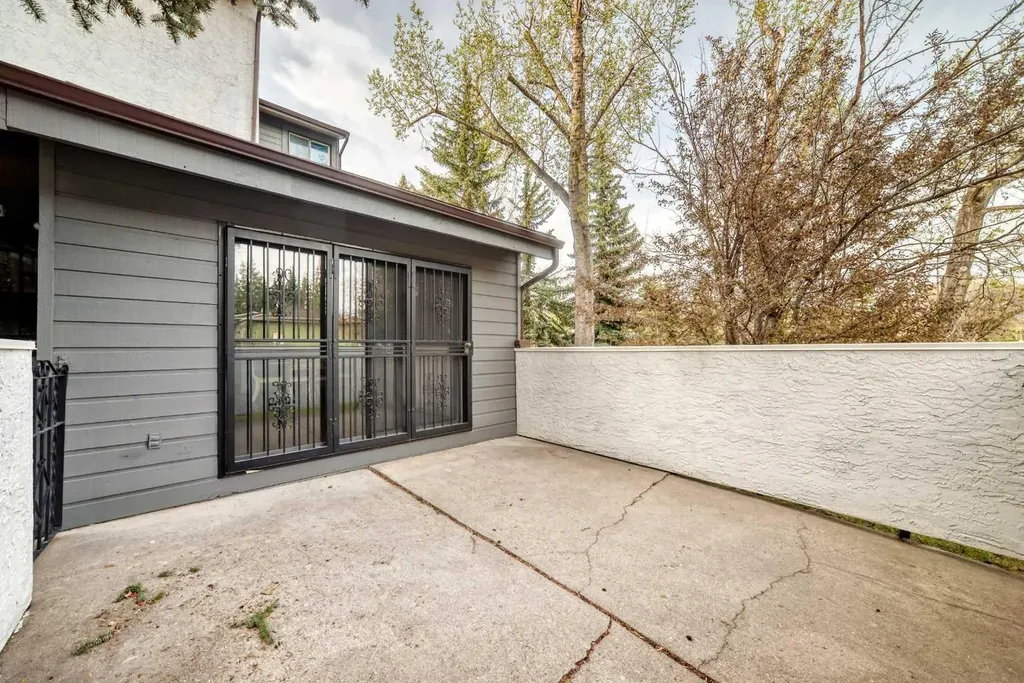2520 Palliser Drive SW Calgary AB T2V4S9