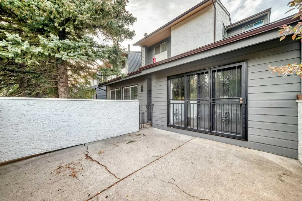 2520 Palliser Drive SW Calgary AB T2V4S9