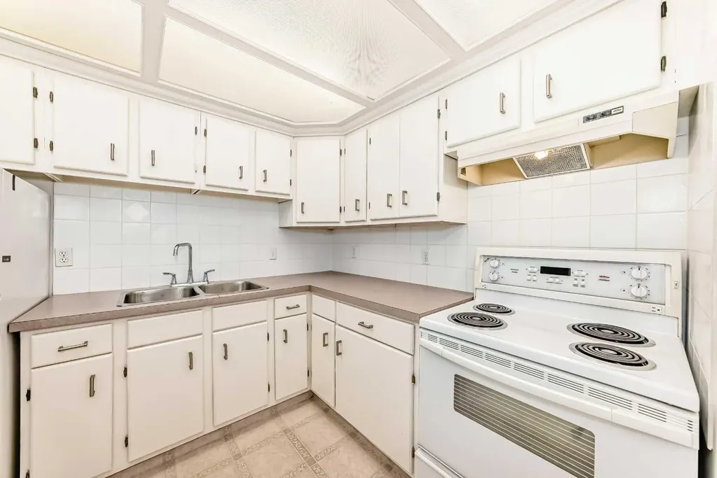 2520 Palliser Drive SW Calgary AB T2V4S9