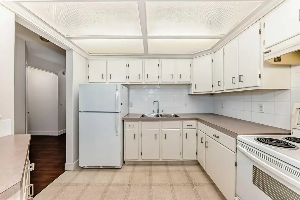 2520 Palliser Drive SW Calgary AB T2V4S9