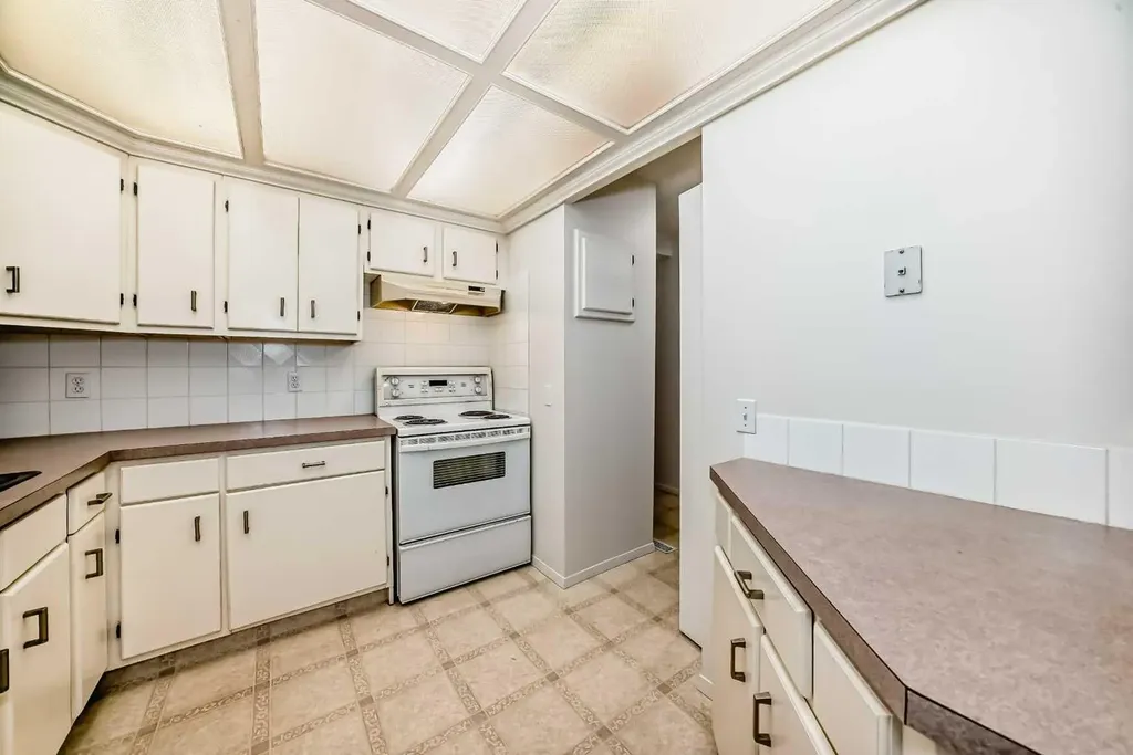 2520 Palliser Drive SW Calgary AB T2V4S9