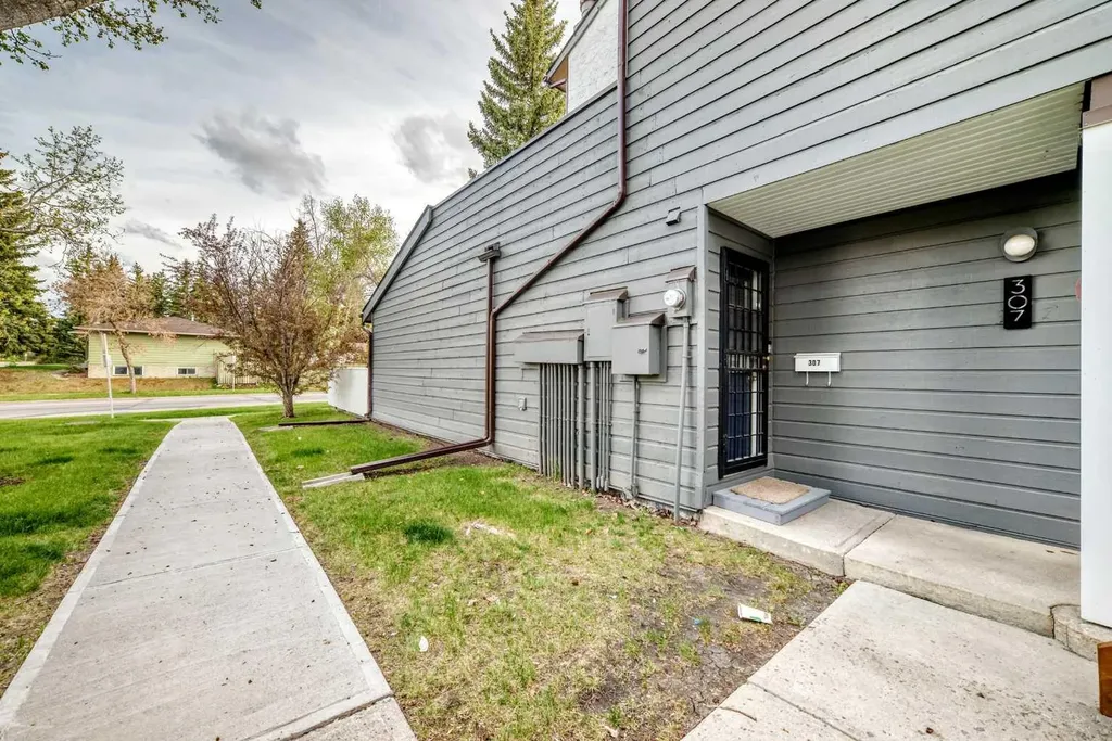 2520 Palliser Drive SW Calgary AB T2V4S9