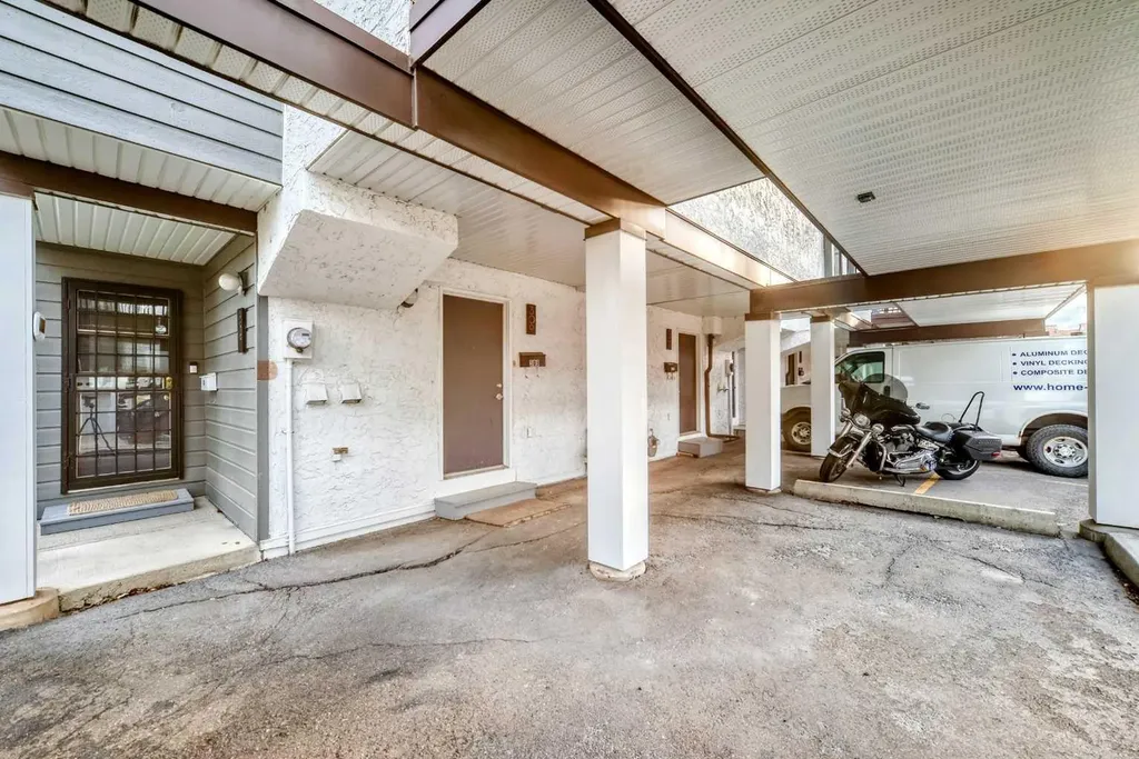 2520 Palliser Drive SW Calgary AB T2V4S9