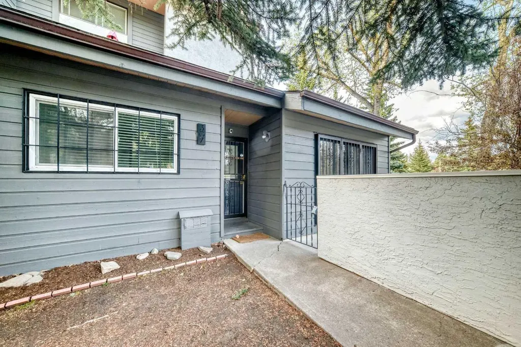 2520 Palliser Drive SW Calgary AB T2V4S9