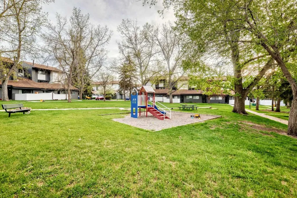 2520 Palliser Drive SW Calgary AB T2V4S9