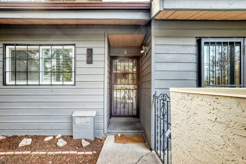 2520 Palliser Drive SW Calgary AB T2V4S9