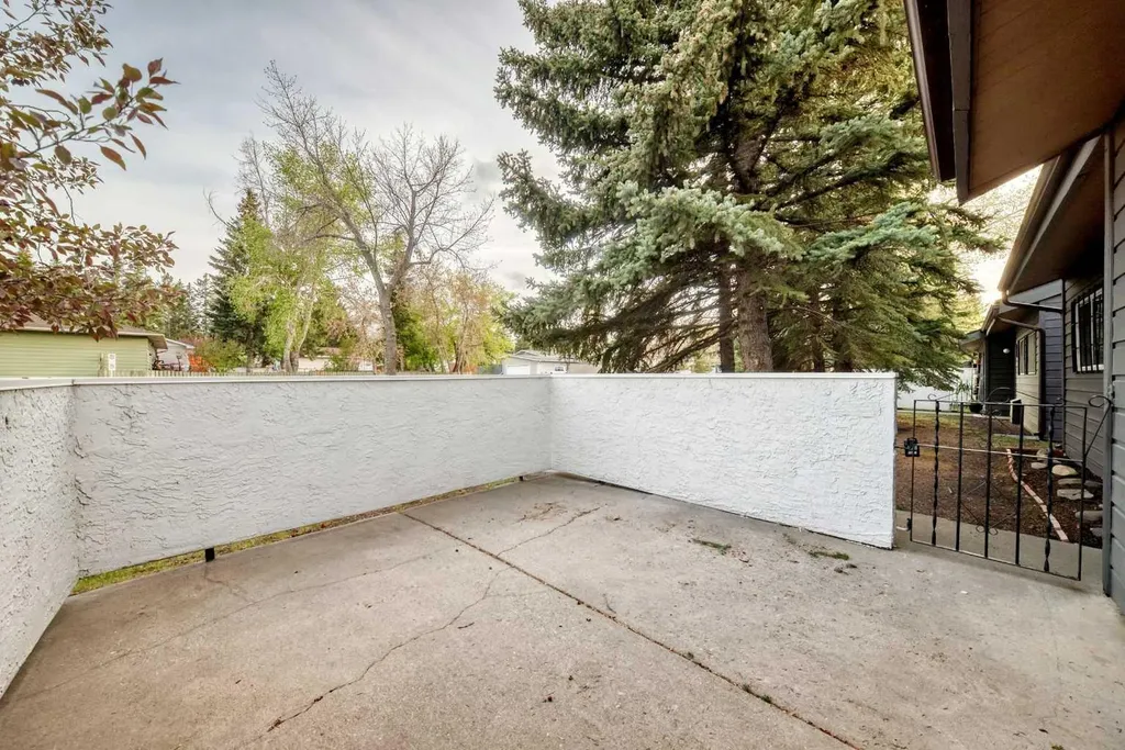 2520 Palliser Drive SW Calgary AB T2V4S9