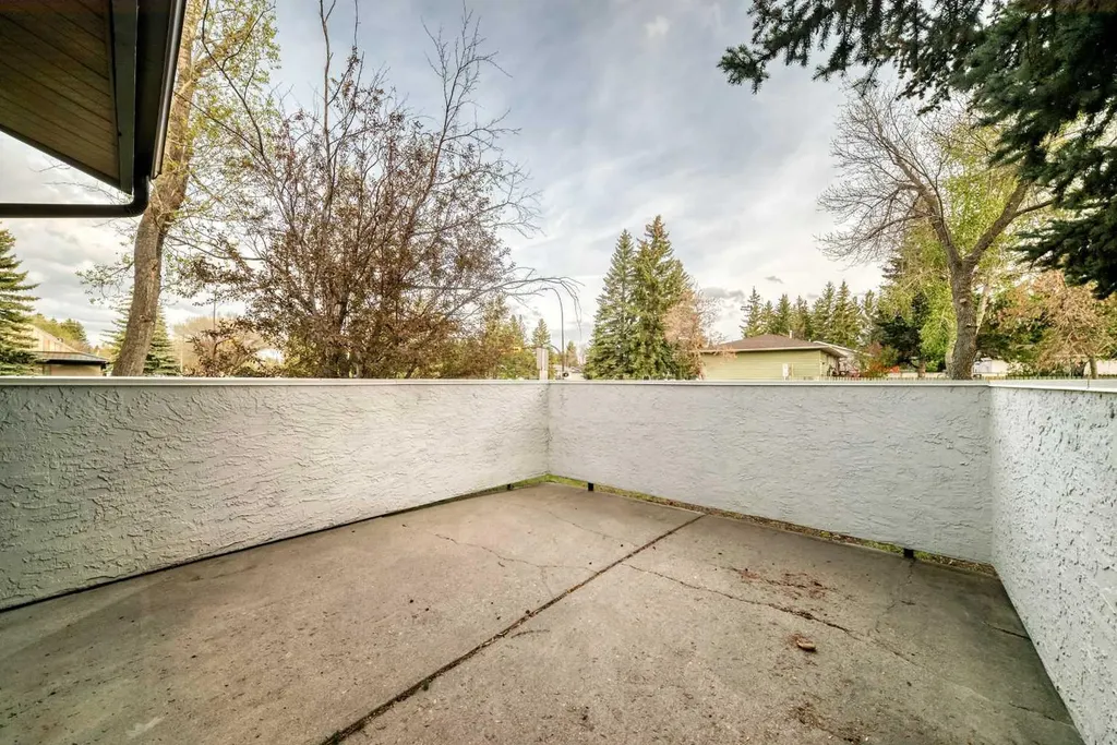 2520 Palliser Drive SW Calgary AB T2V4S9
