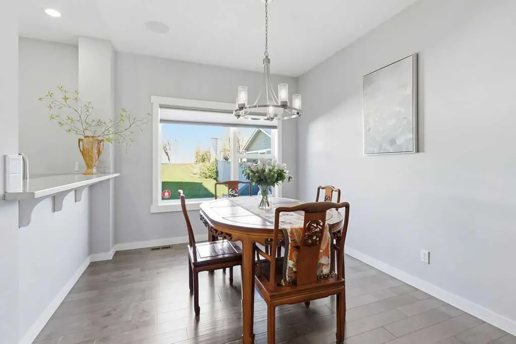 122 Ypres Green SW Calgary AB T2T 6M1