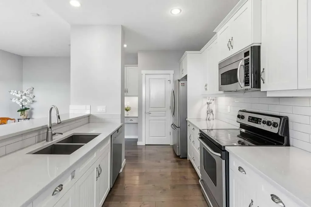 122 Ypres Green SW Calgary AB T2T 6M1