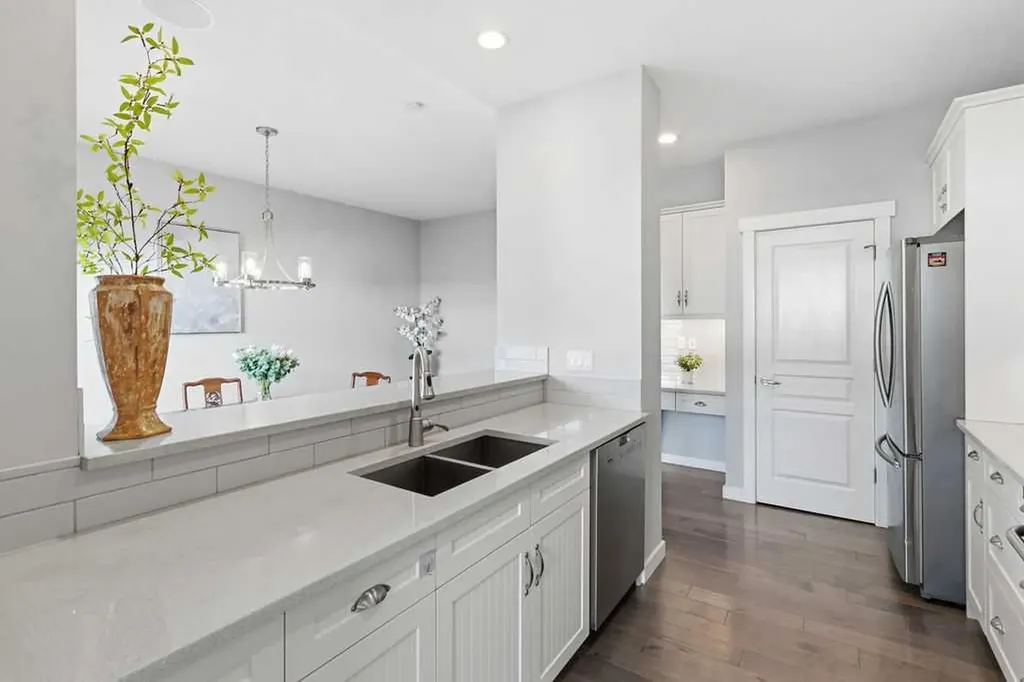 122 Ypres Green SW Calgary AB T2T 6M1