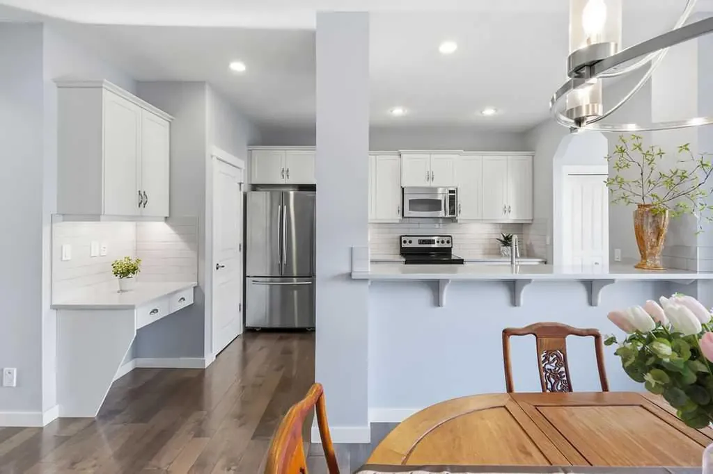 122 Ypres Green SW Calgary AB T2T 6M1