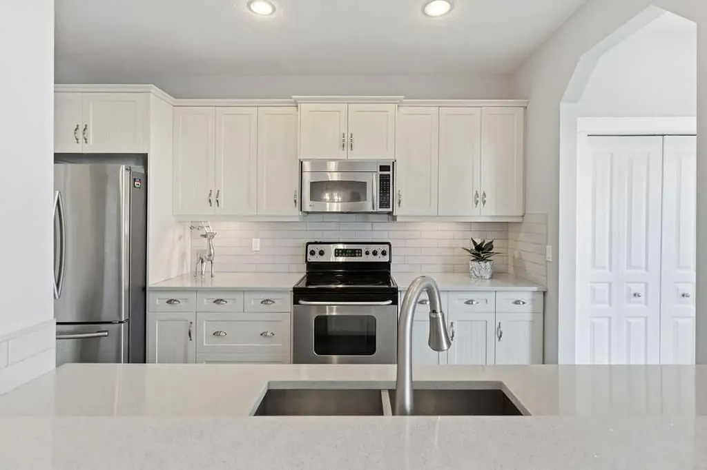 122 Ypres Green SW Calgary AB T2T 6M1