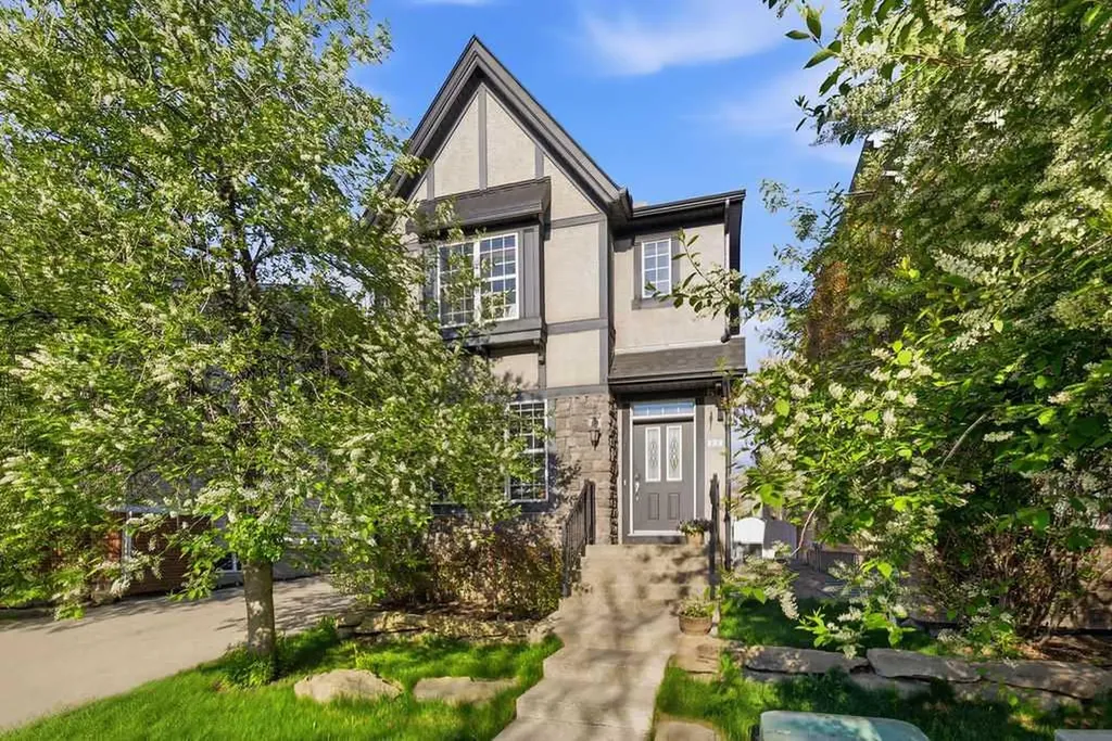122 Ypres Green SW Calgary AB T2T 6M1
