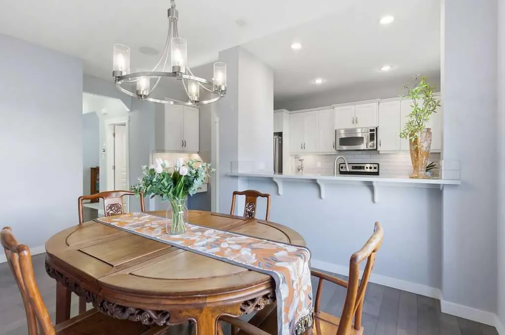 122 Ypres Green SW Calgary AB T2T 6M1